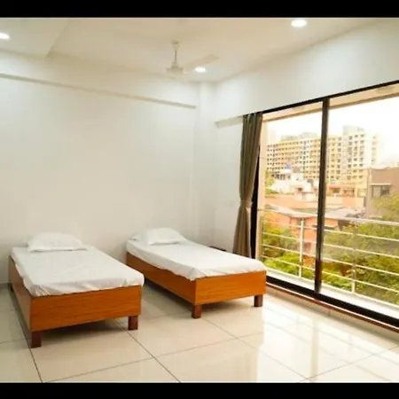 Luxurious 4Bhk Homestay In Kandivli Mumbai Spacious Scenic And Family Friendly